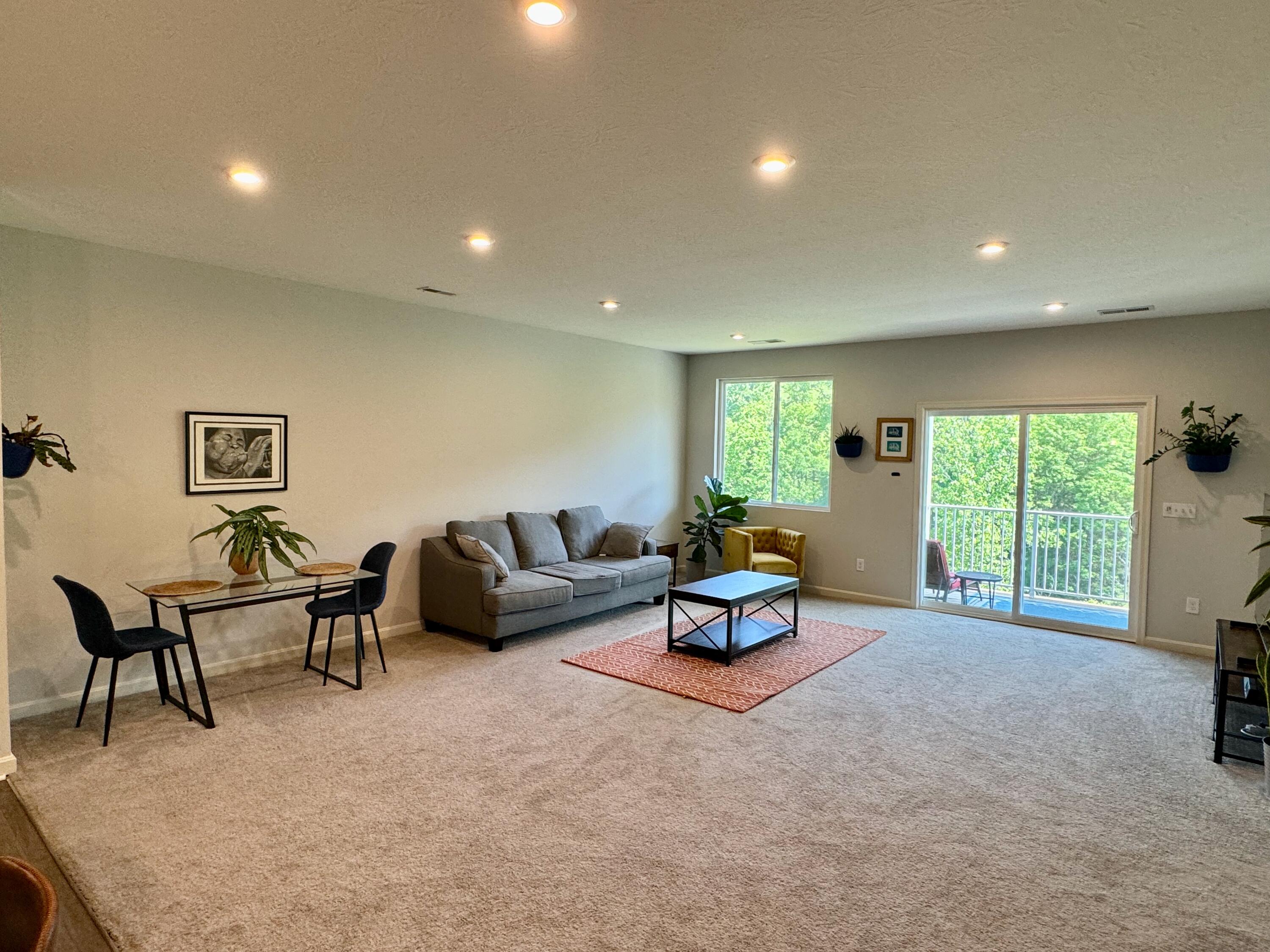 700 Streamside Drive, Upper