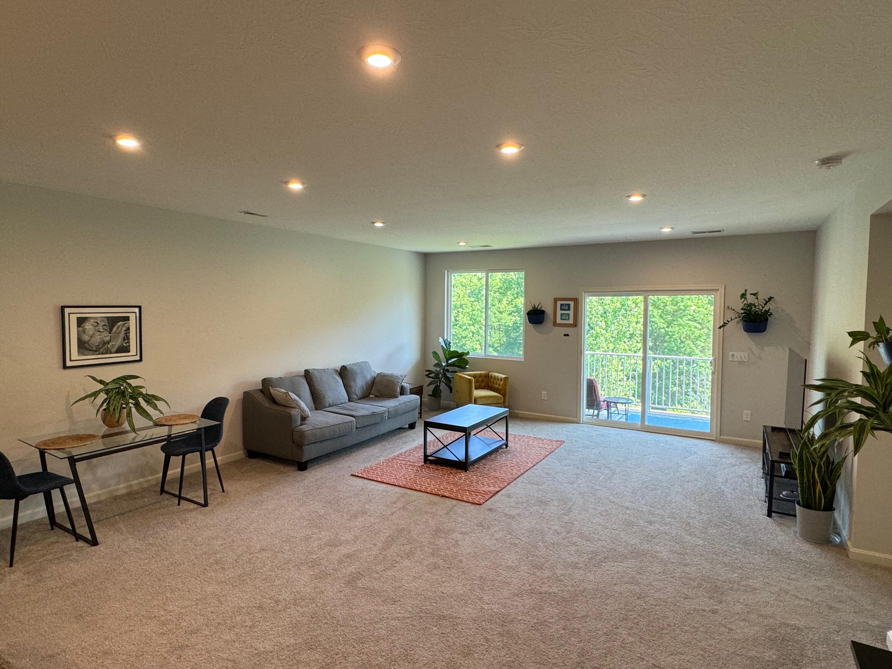 700 Streamside Drive, Upper