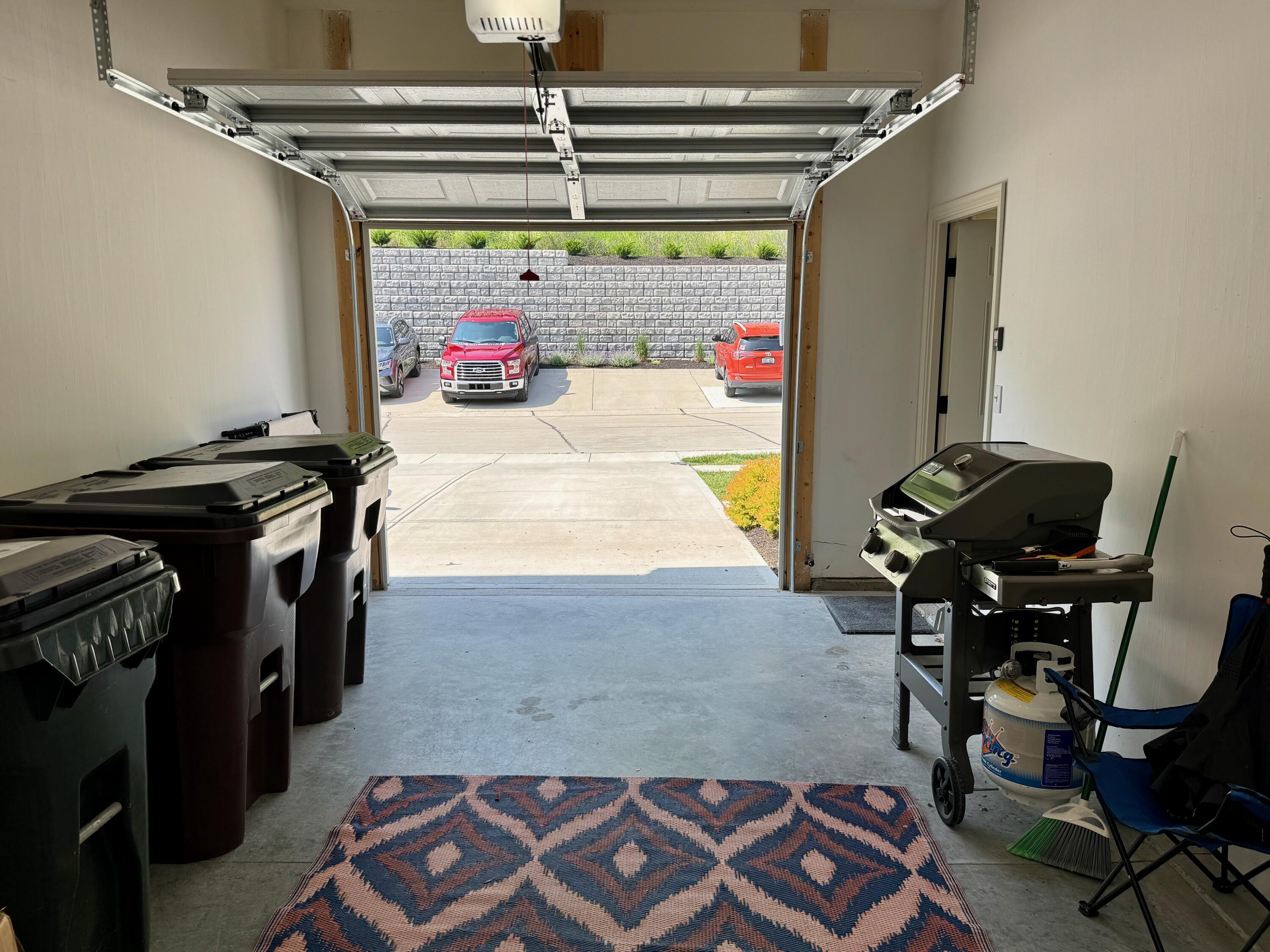 700 Streamside Drive, Upper