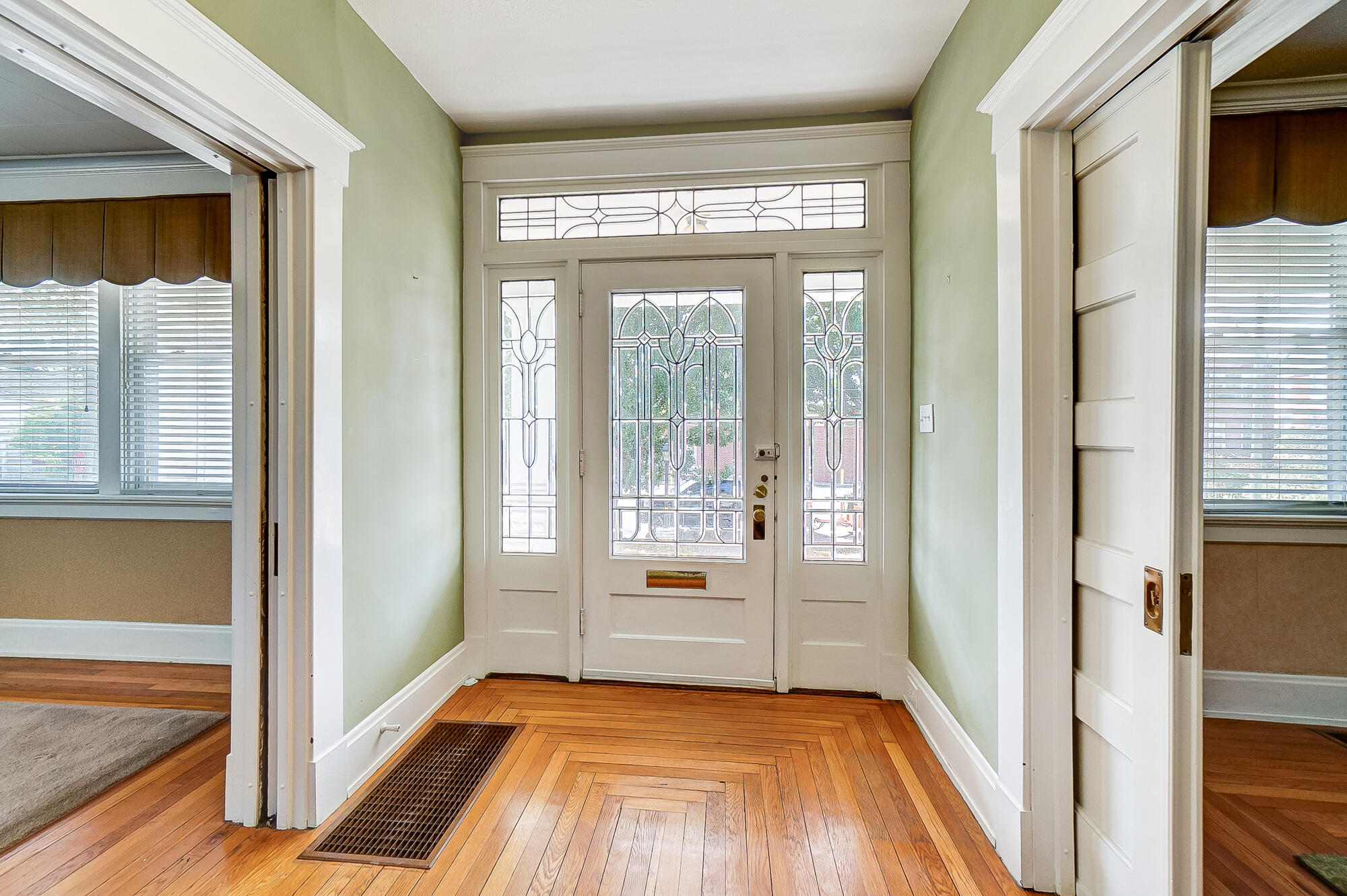 118 E Southern Avenue