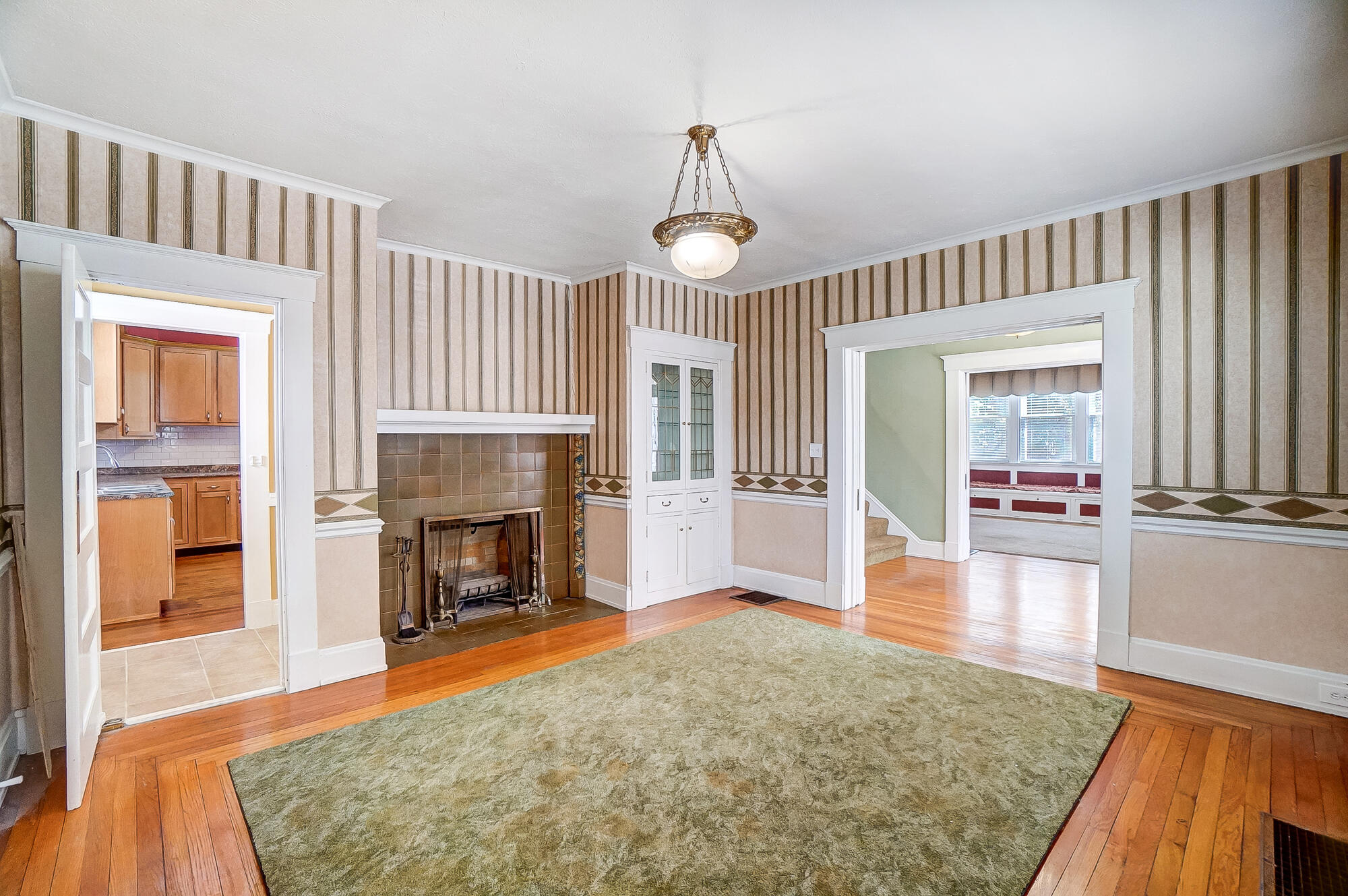 118 E Southern Avenue