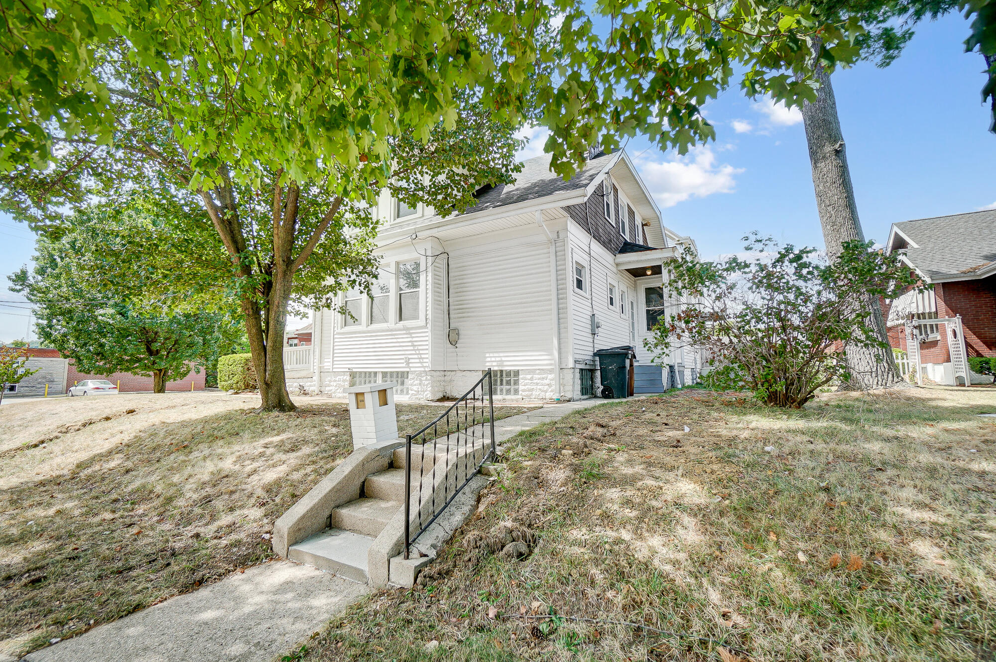 118 E Southern Avenue