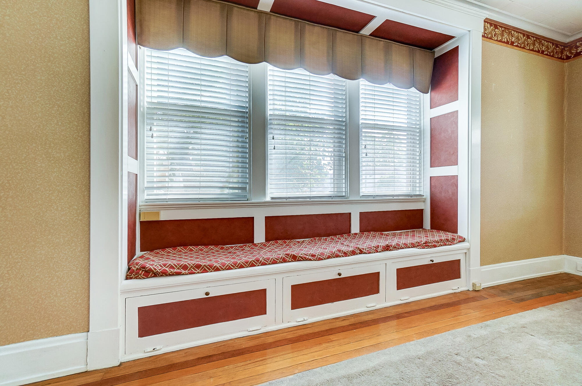 118 E Southern Avenue