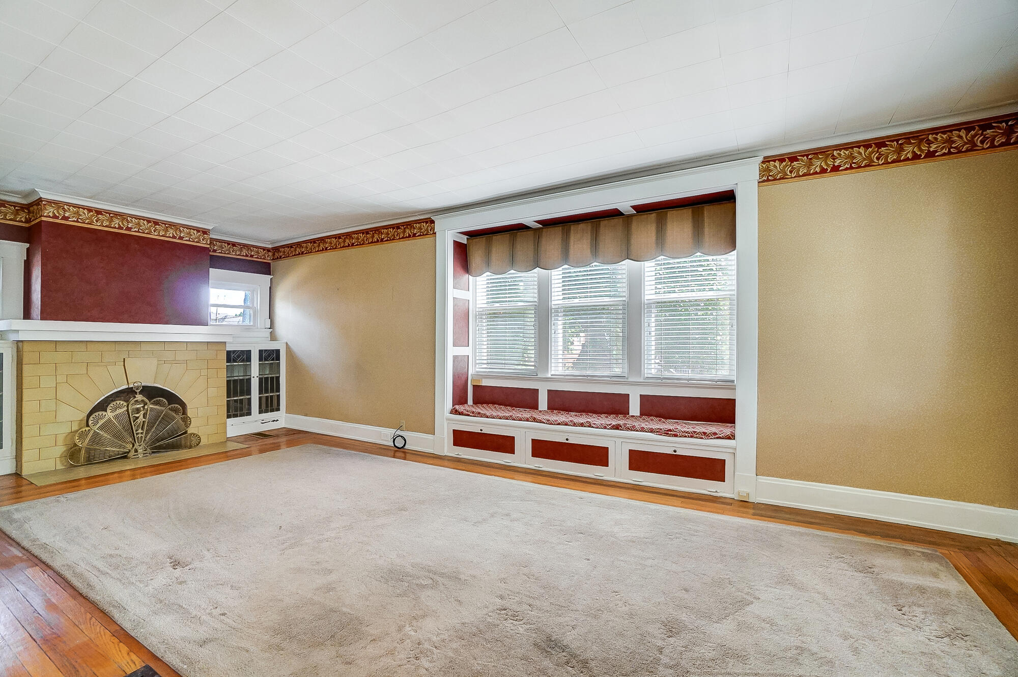 118 E Southern Avenue