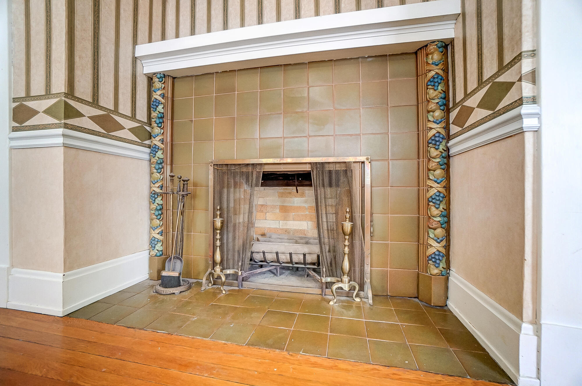 118 E Southern Avenue