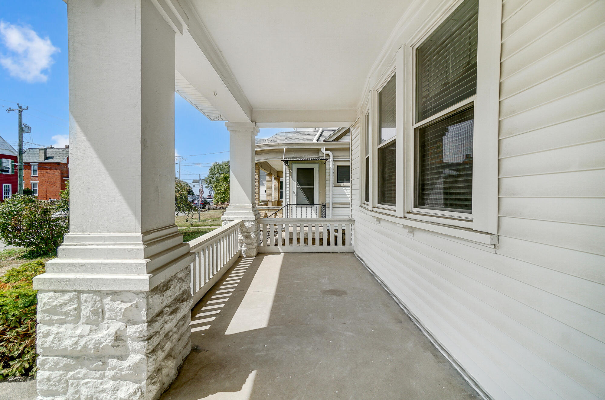 118 E Southern Avenue