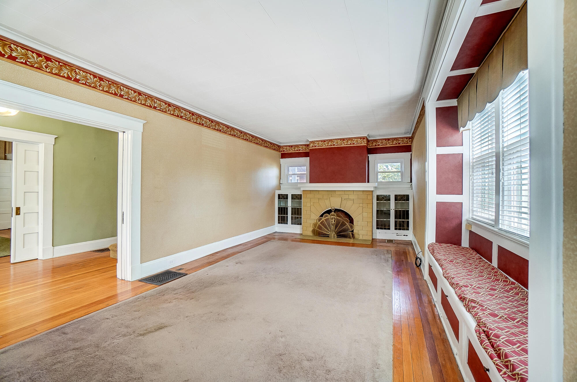 118 E Southern Avenue