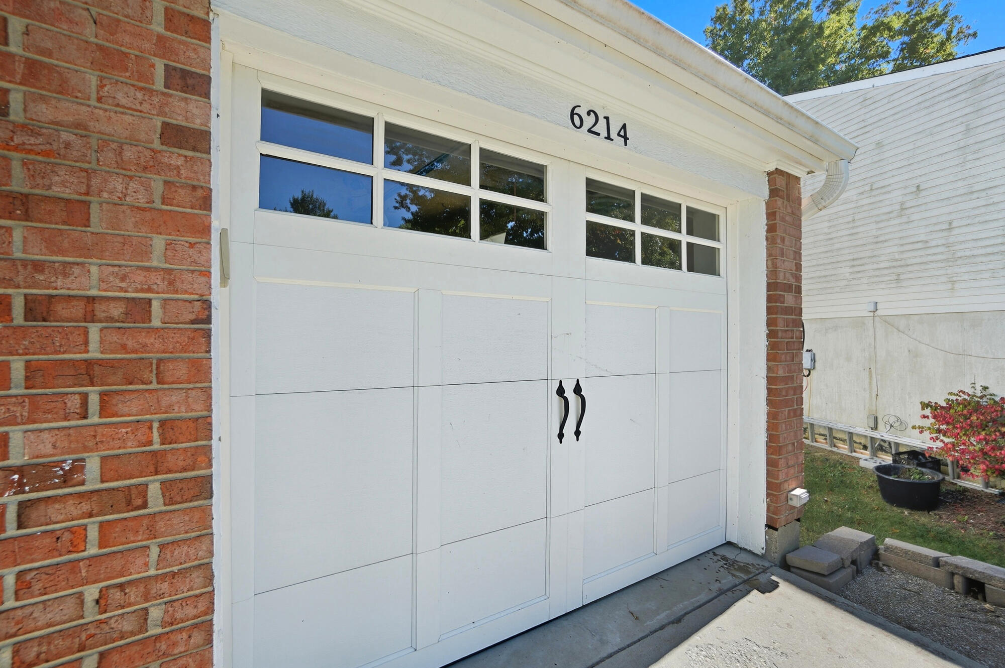 6214 Ridgewood Court, Florence