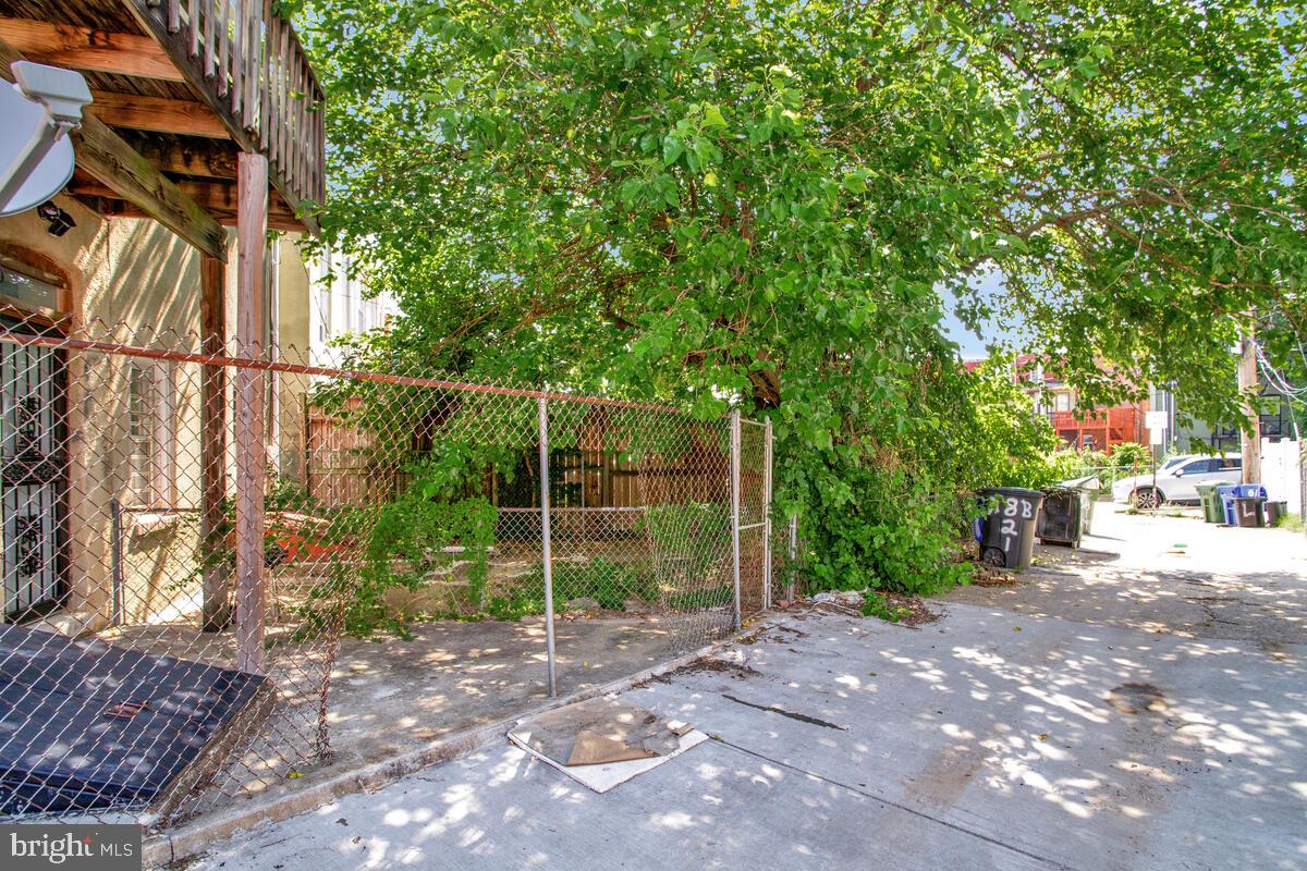 823 Newington Ave