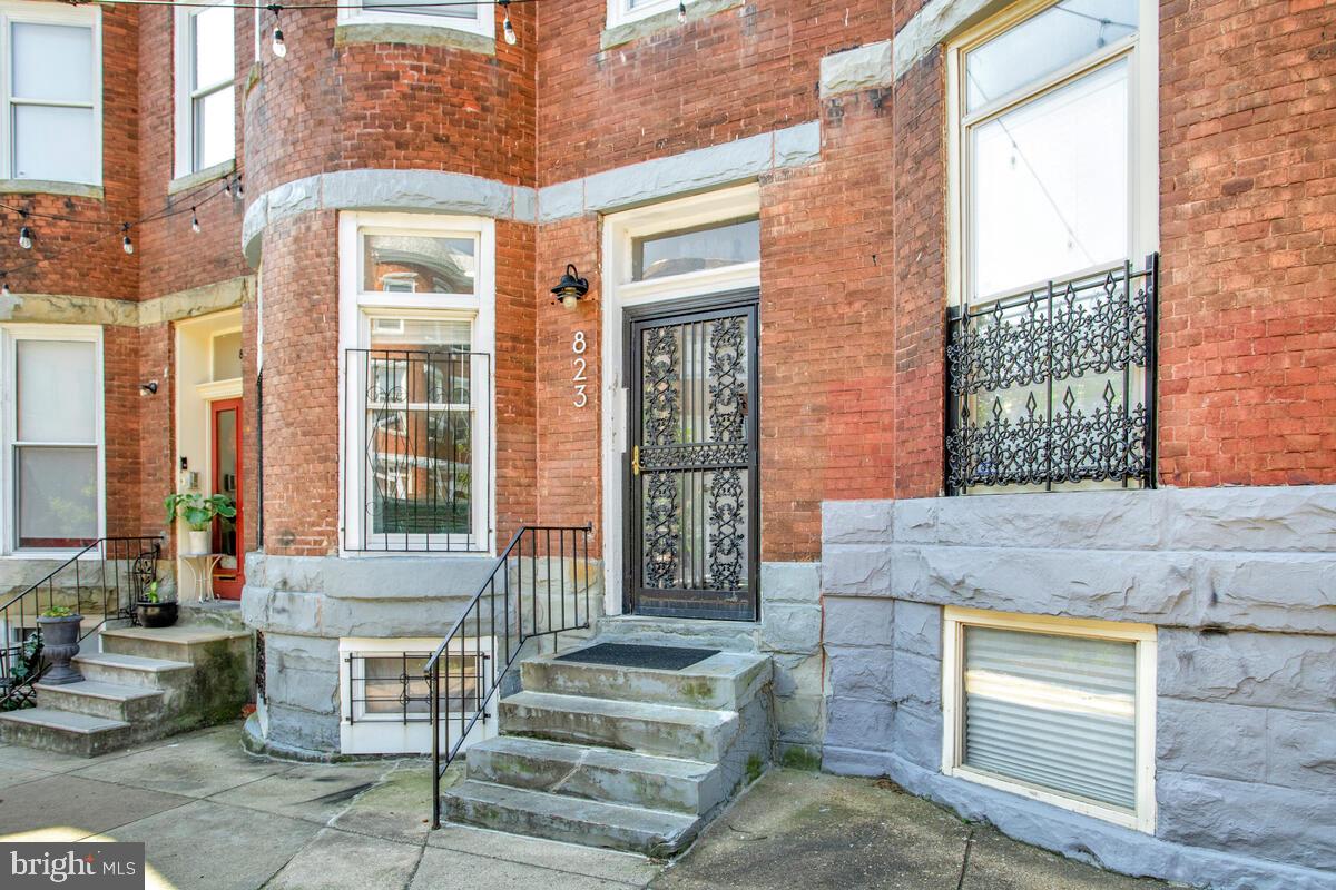 823 Newington Ave