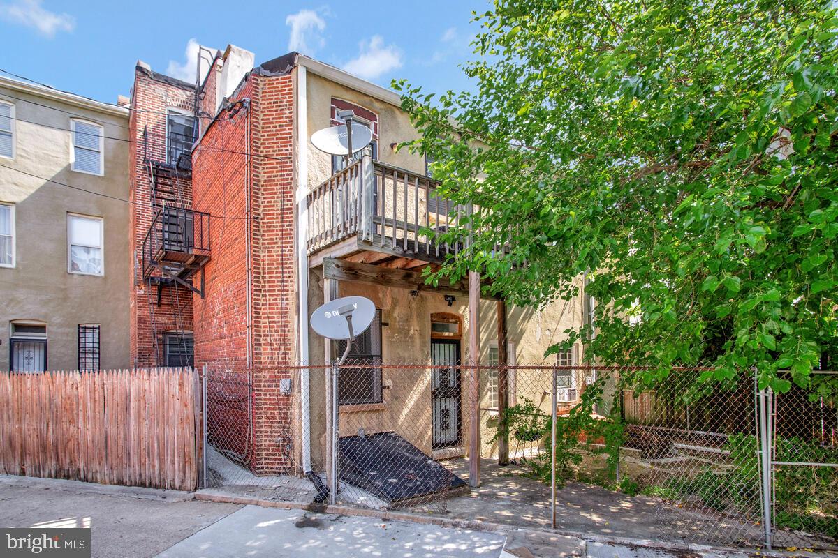 823 Newington Ave