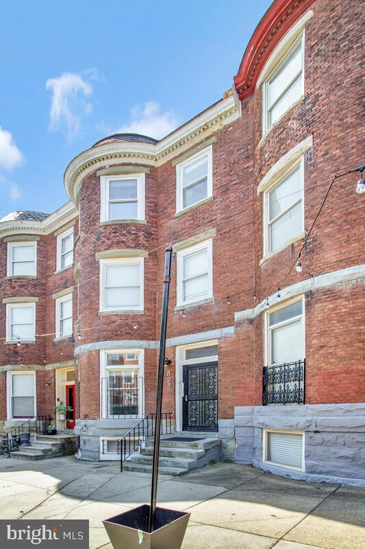 823 Newington Ave