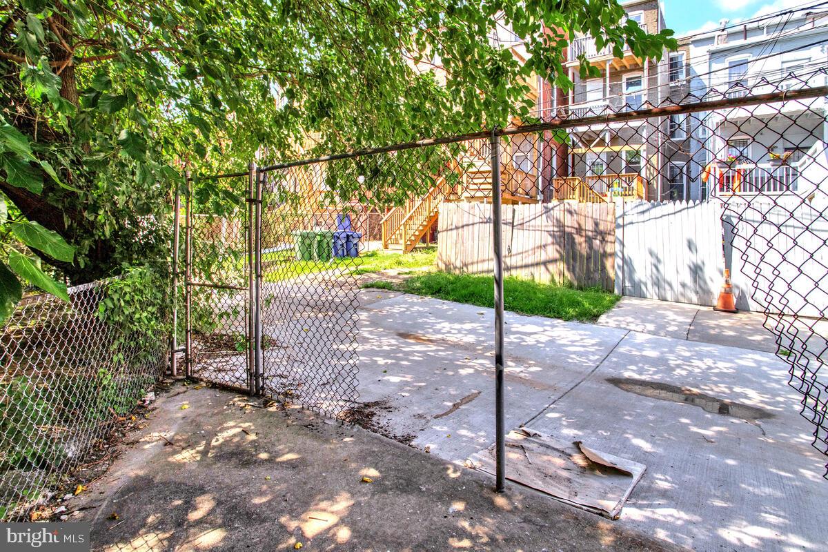 823 Newington Ave
