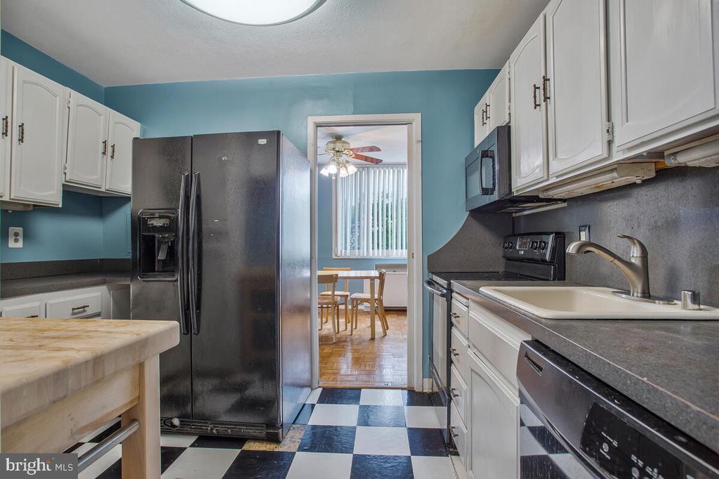 1 E University Pkwy #410