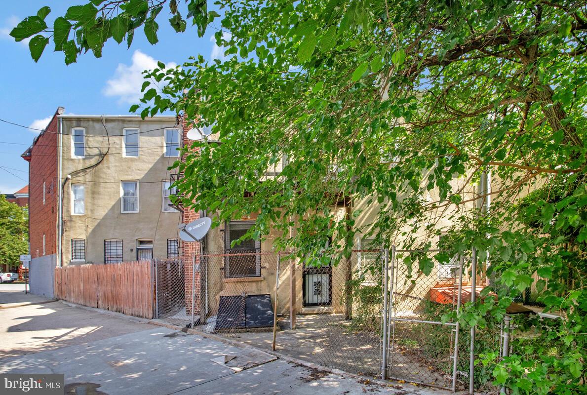 823 Newington Ave