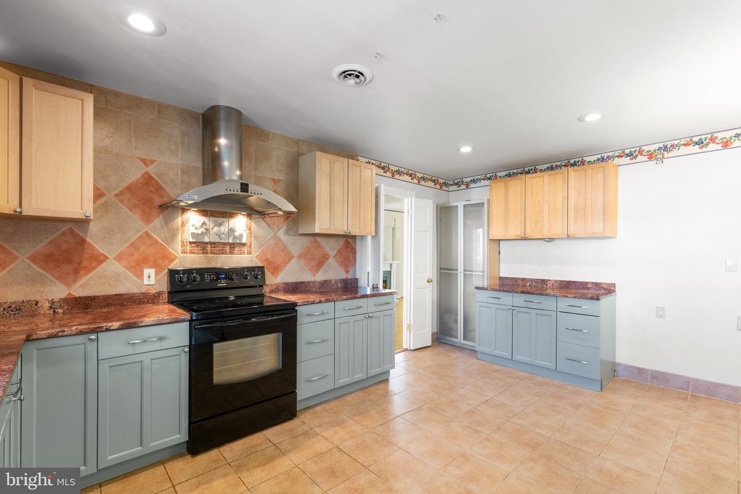 704 Shelley Rd