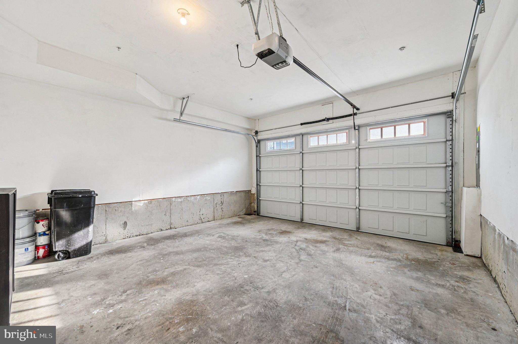 220 E PENNSYLVANIA AVENUE