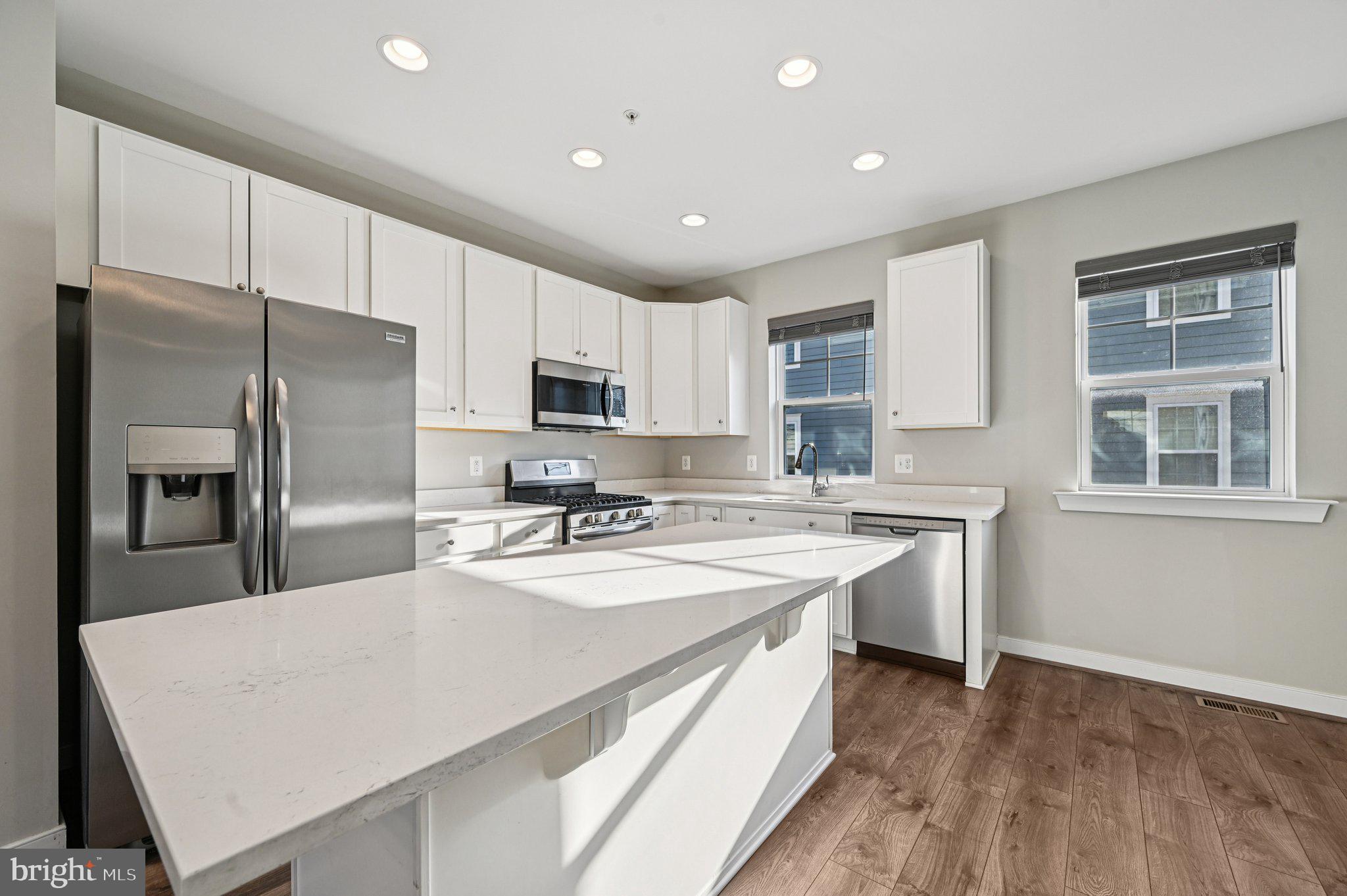 220 E PENNSYLVANIA AVENUE