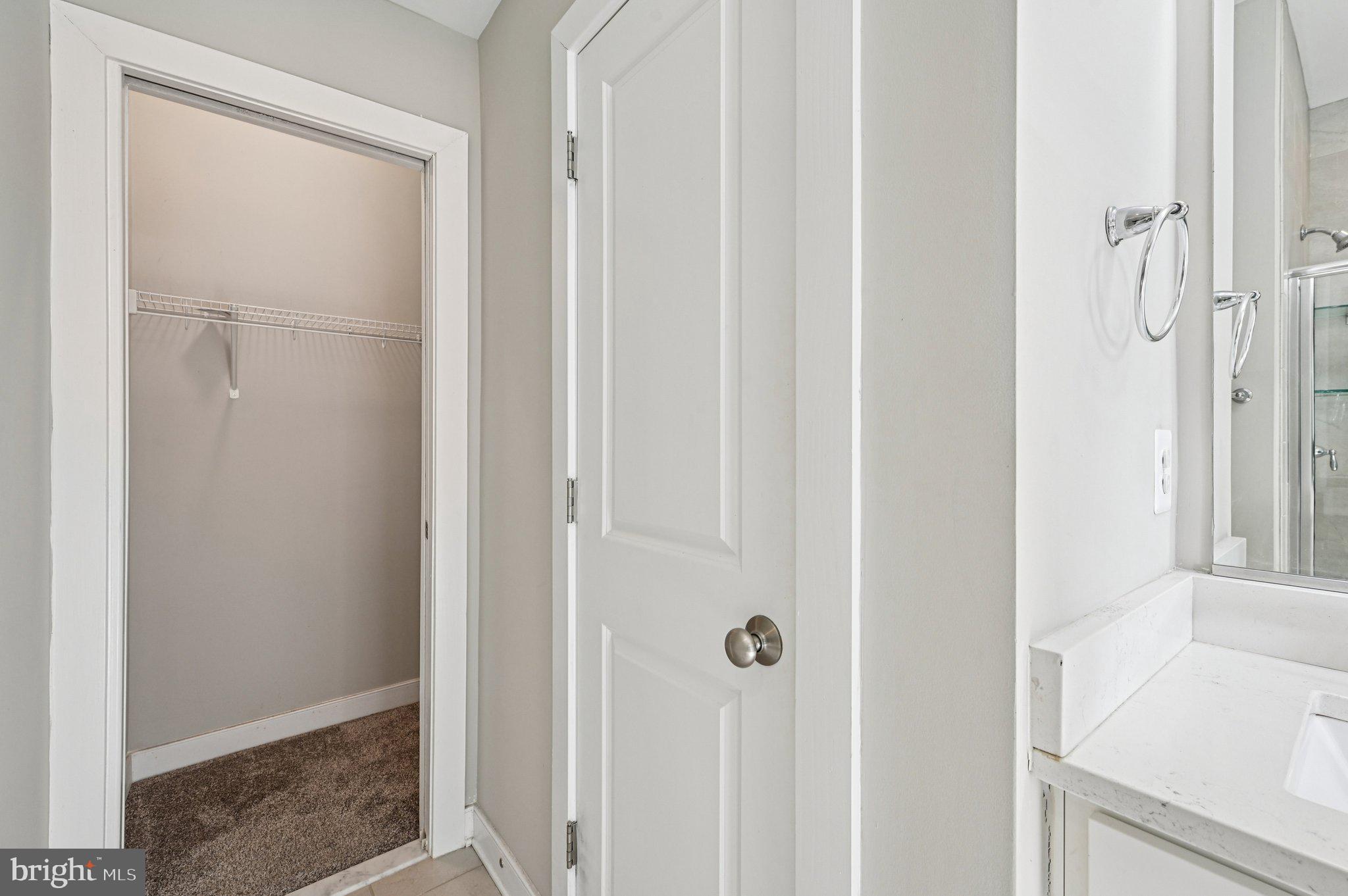 220 E PENNSYLVANIA AVENUE