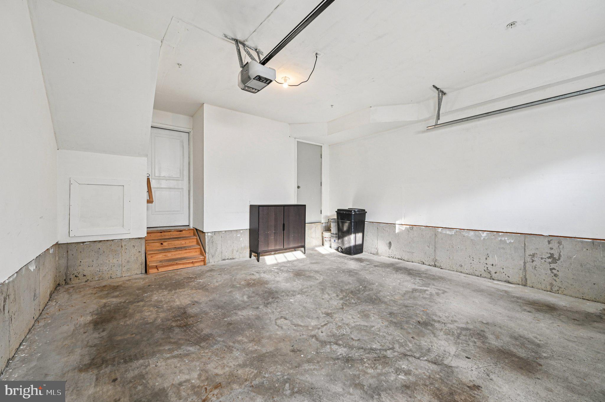 220 E PENNSYLVANIA AVENUE