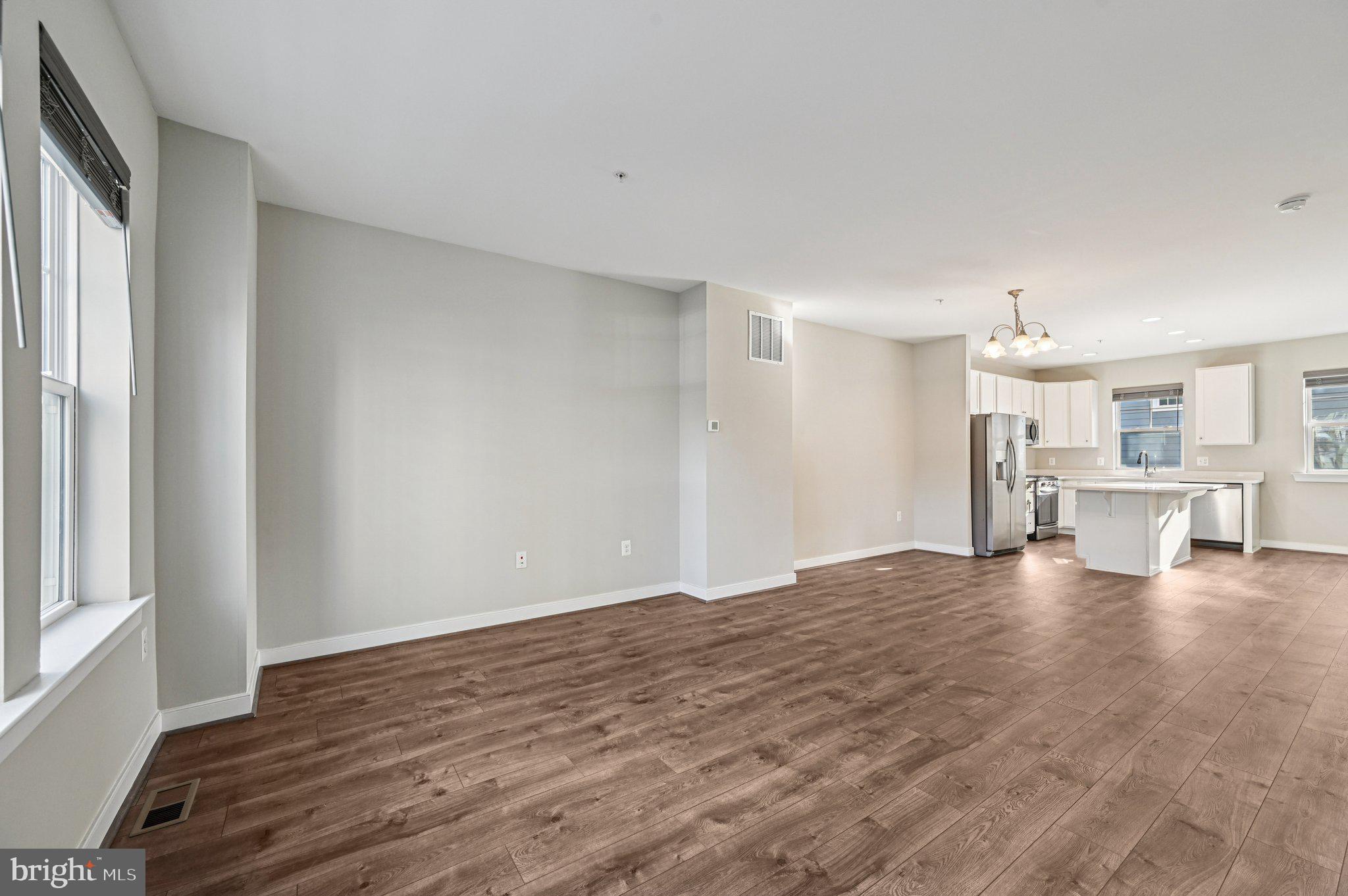 220 E PENNSYLVANIA AVENUE