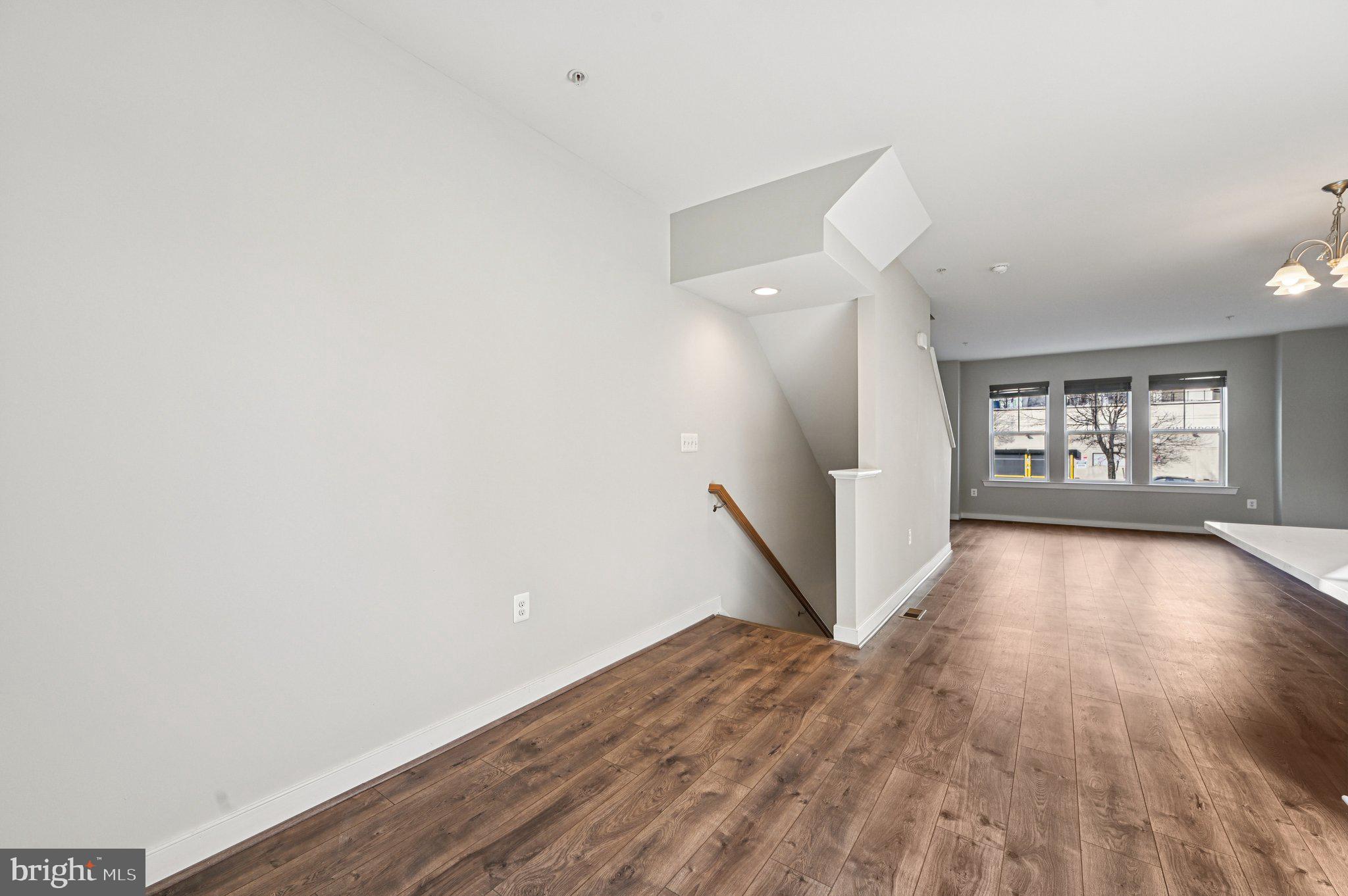 220 E PENNSYLVANIA AVENUE