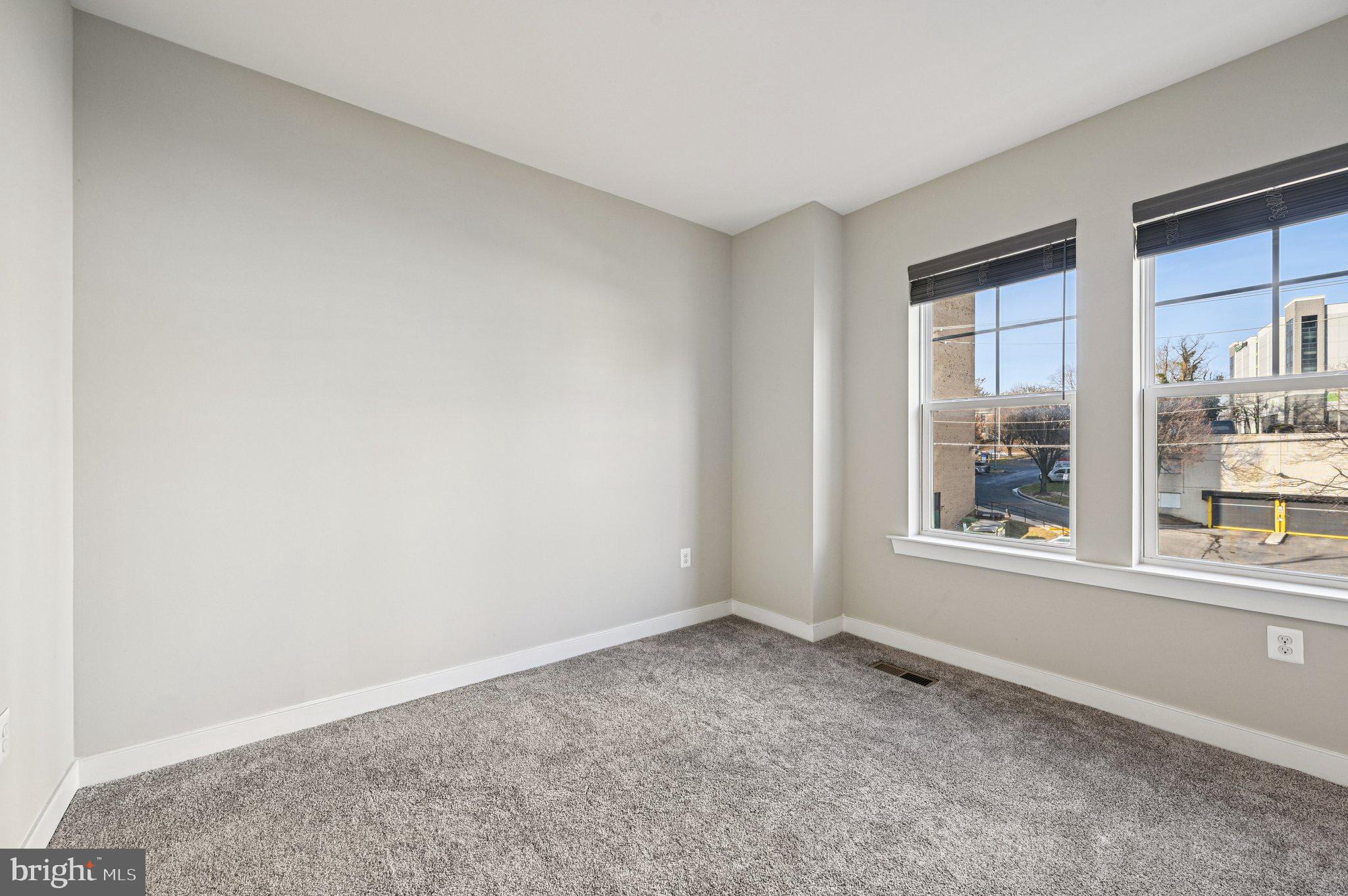 220 E PENNSYLVANIA AVENUE