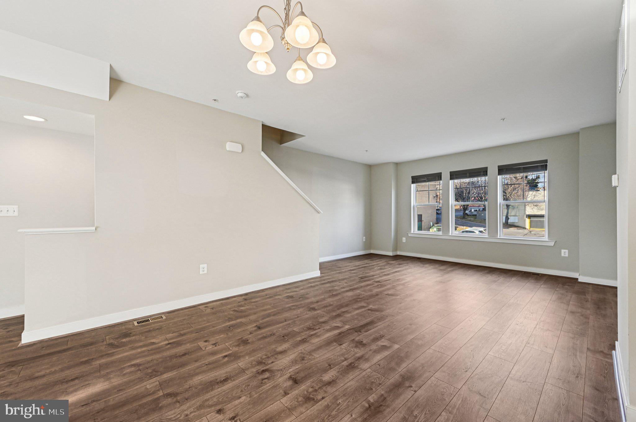 220 E PENNSYLVANIA AVENUE