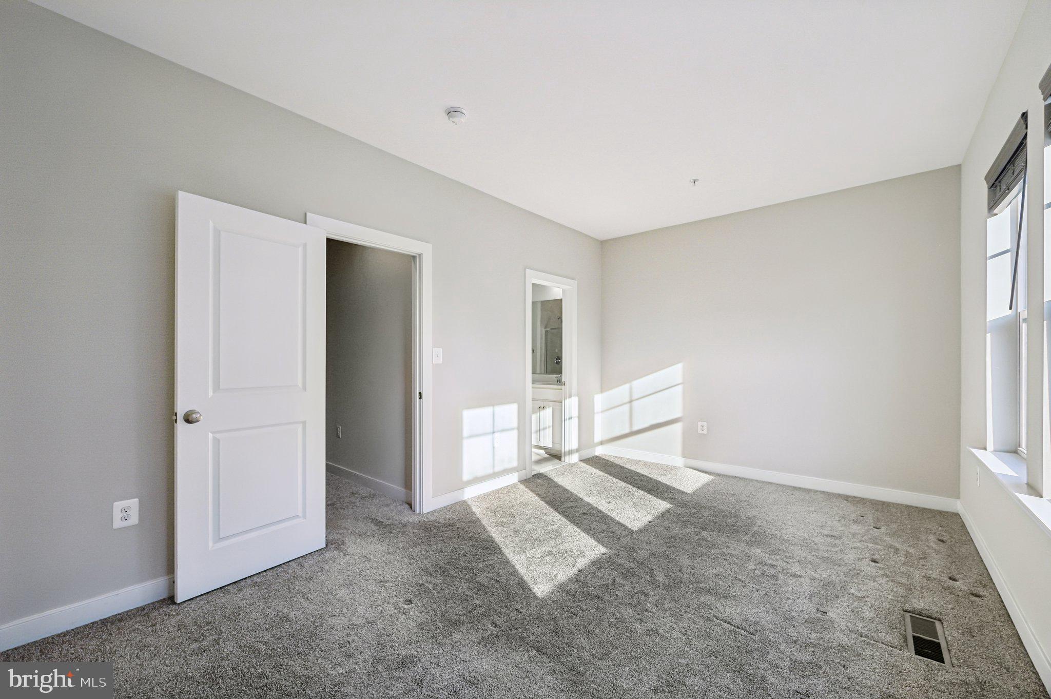 220 E PENNSYLVANIA AVENUE