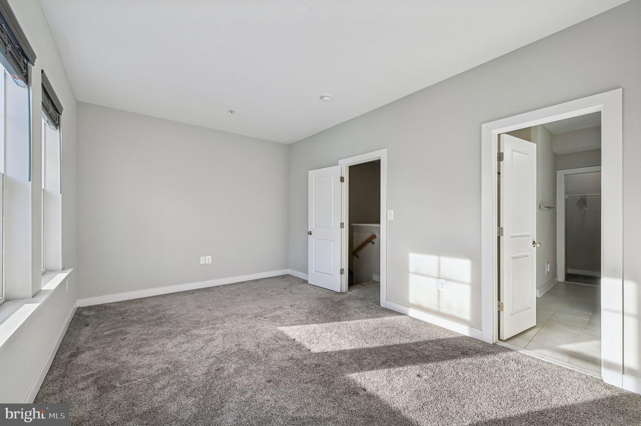 220 E PENNSYLVANIA AVENUE