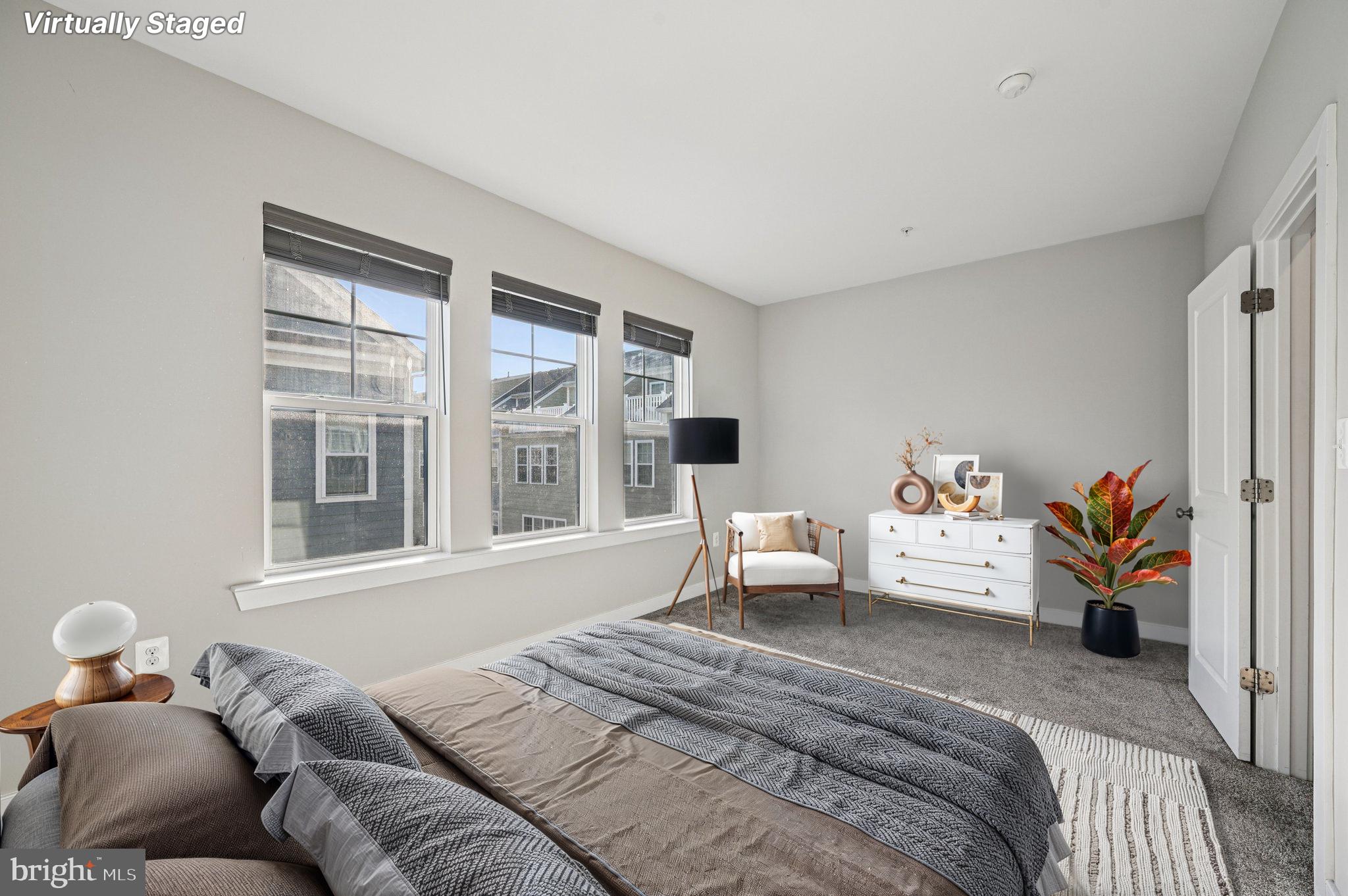 220 E PENNSYLVANIA AVENUE