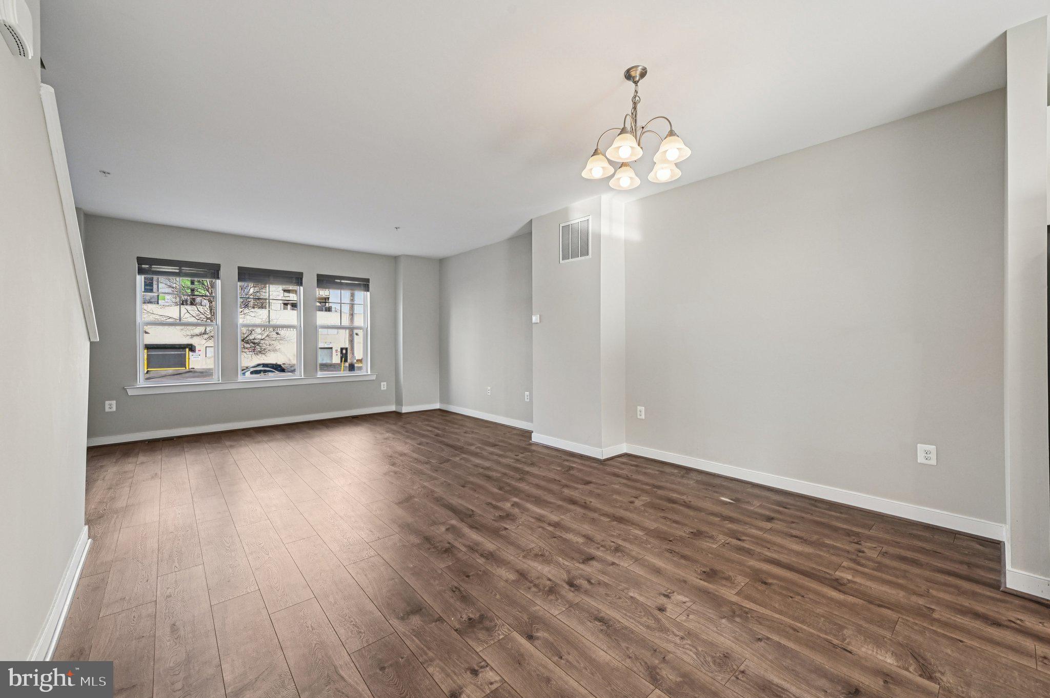 220 E PENNSYLVANIA AVENUE