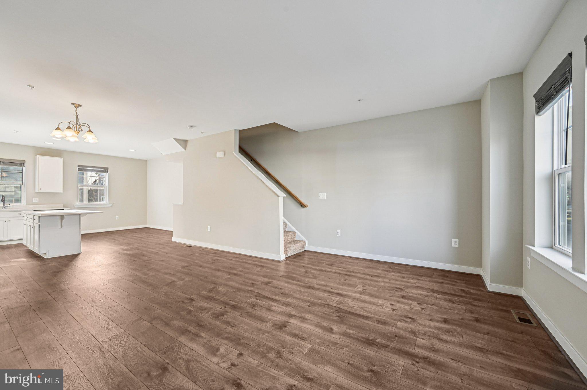 220 E PENNSYLVANIA AVENUE