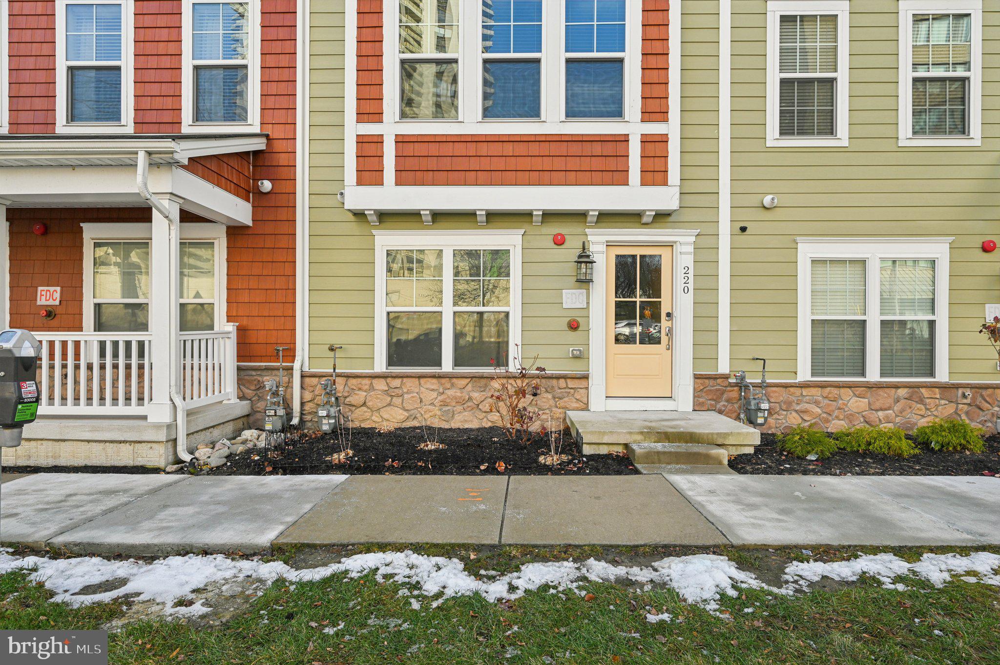 220 E PENNSYLVANIA AVENUE