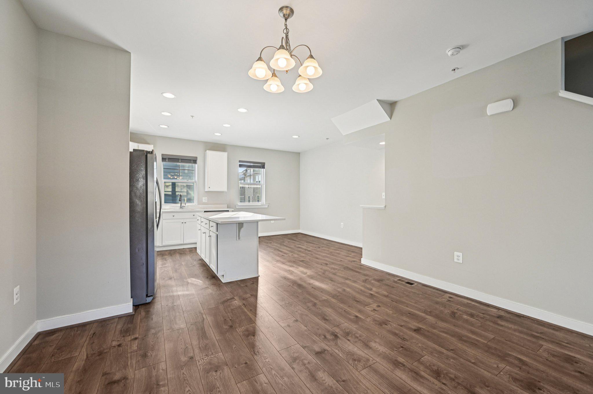 220 E PENNSYLVANIA AVENUE