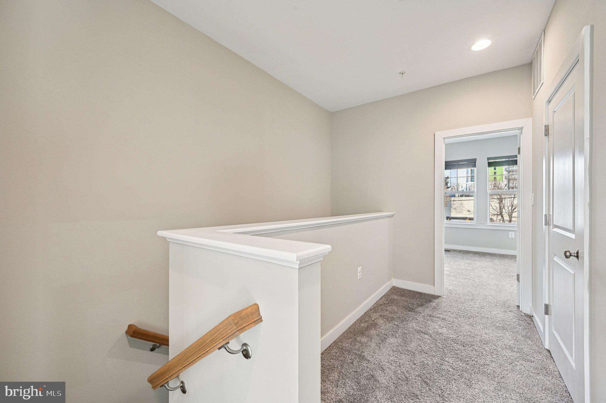 220 E PENNSYLVANIA AVENUE