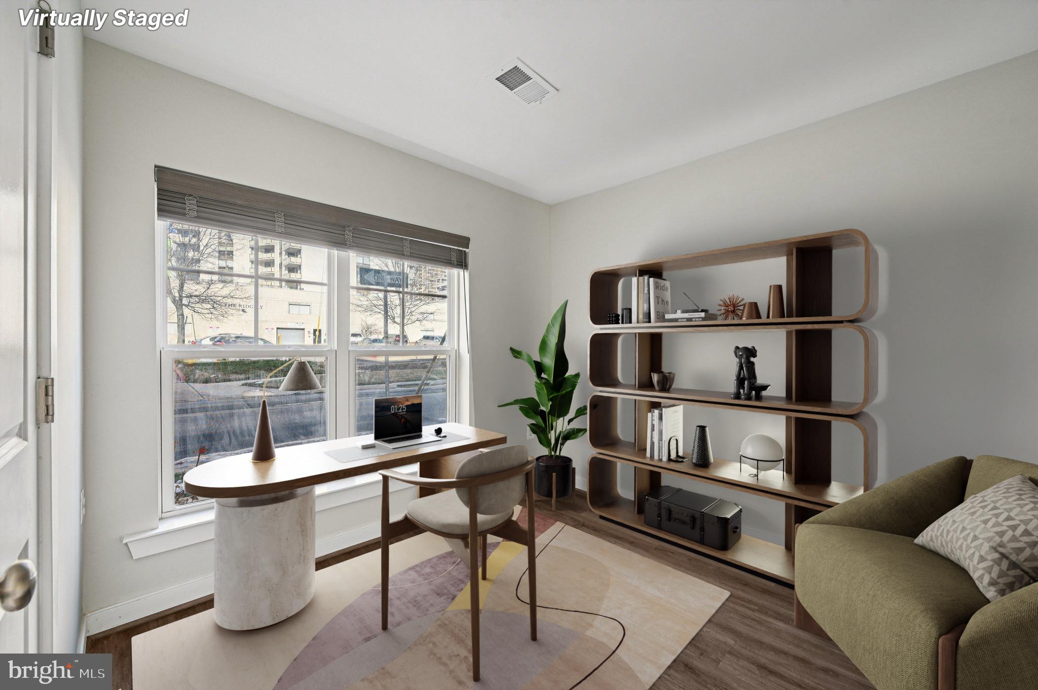 220 E PENNSYLVANIA AVENUE