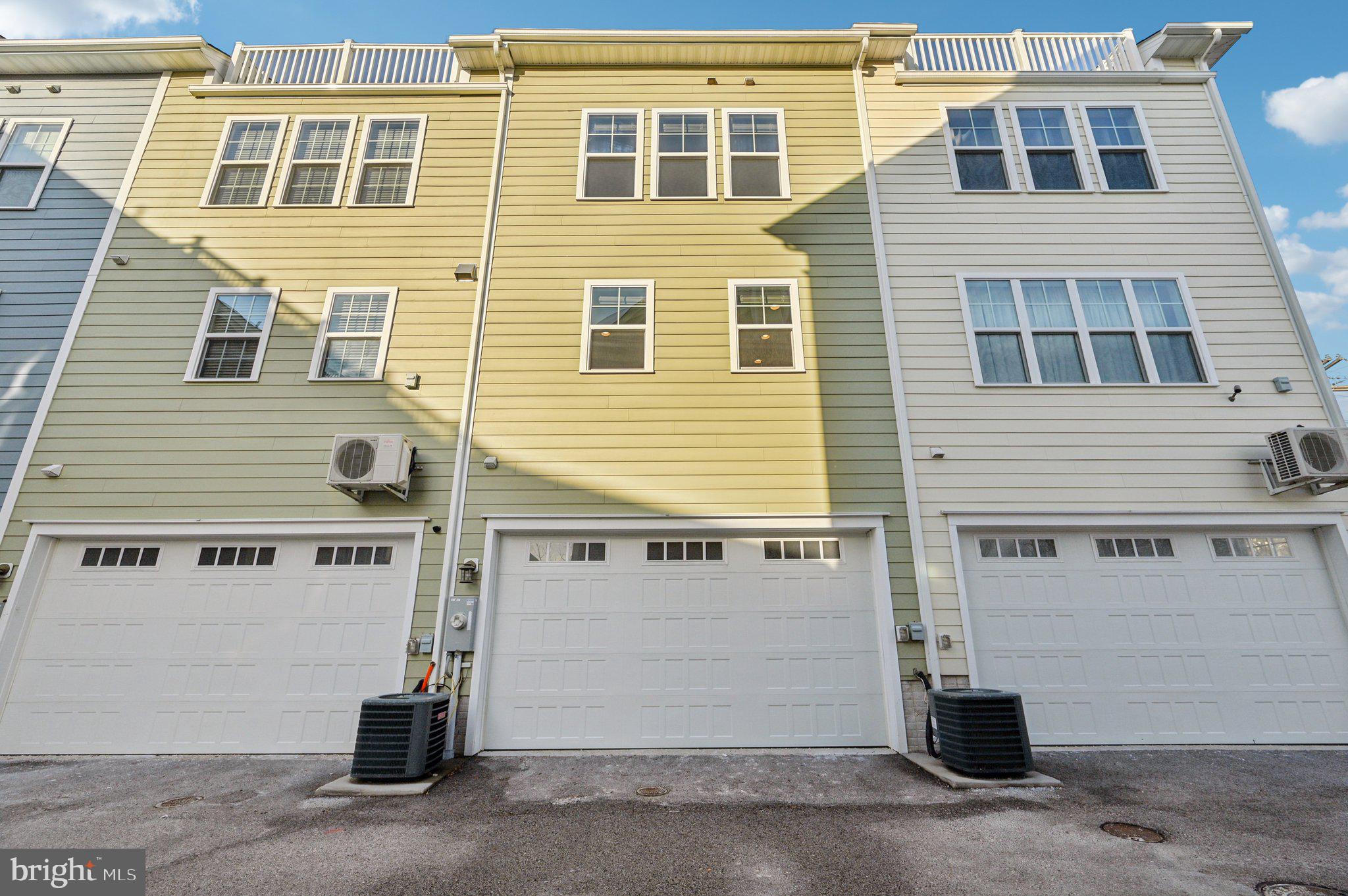 220 E PENNSYLVANIA AVENUE