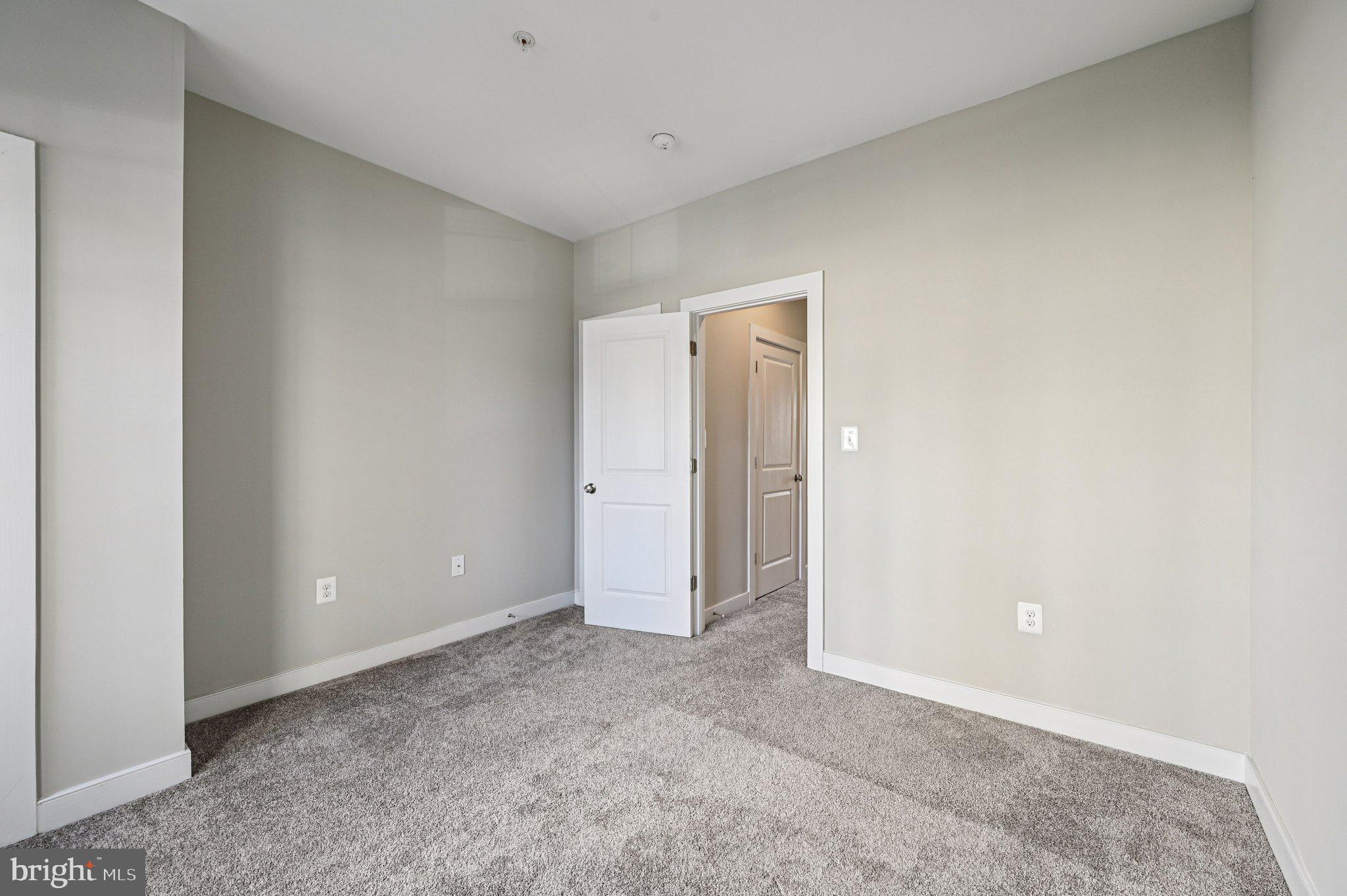 220 E PENNSYLVANIA AVENUE