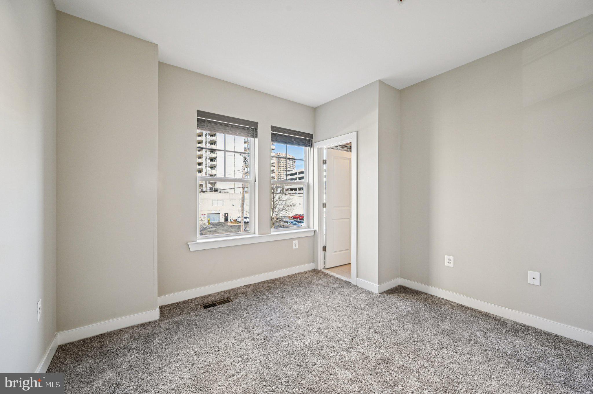 220 E PENNSYLVANIA AVENUE