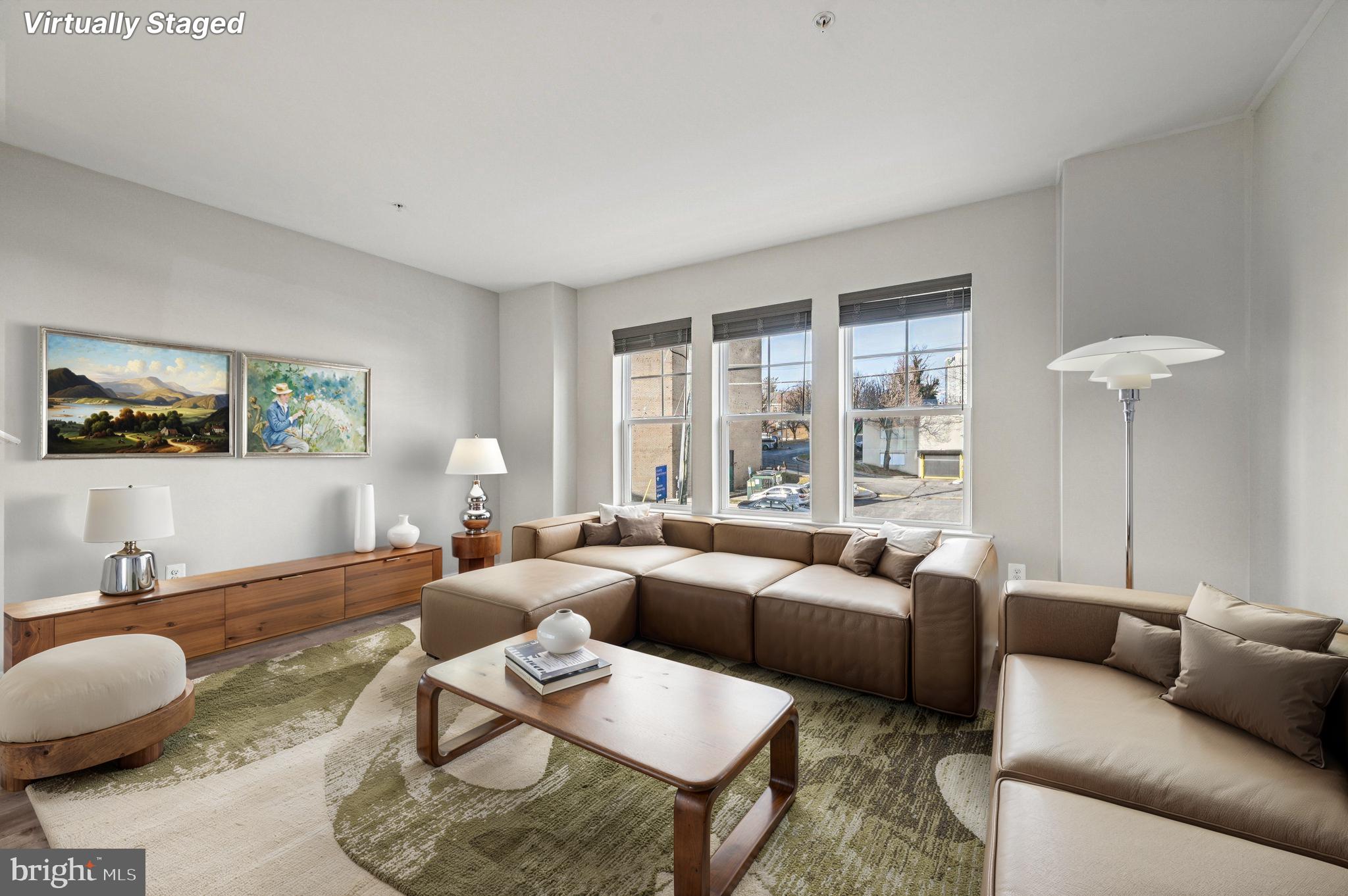 220 E PENNSYLVANIA AVENUE