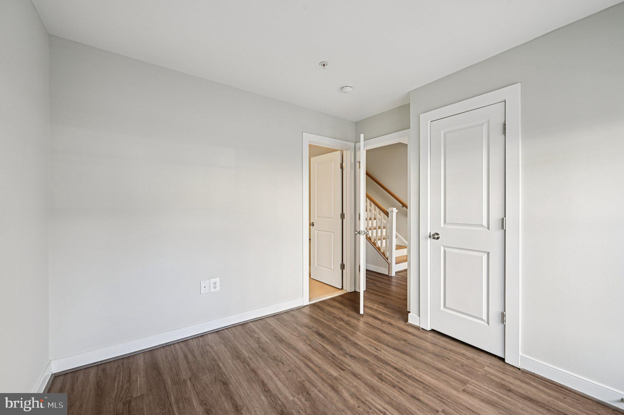 220 E PENNSYLVANIA AVENUE