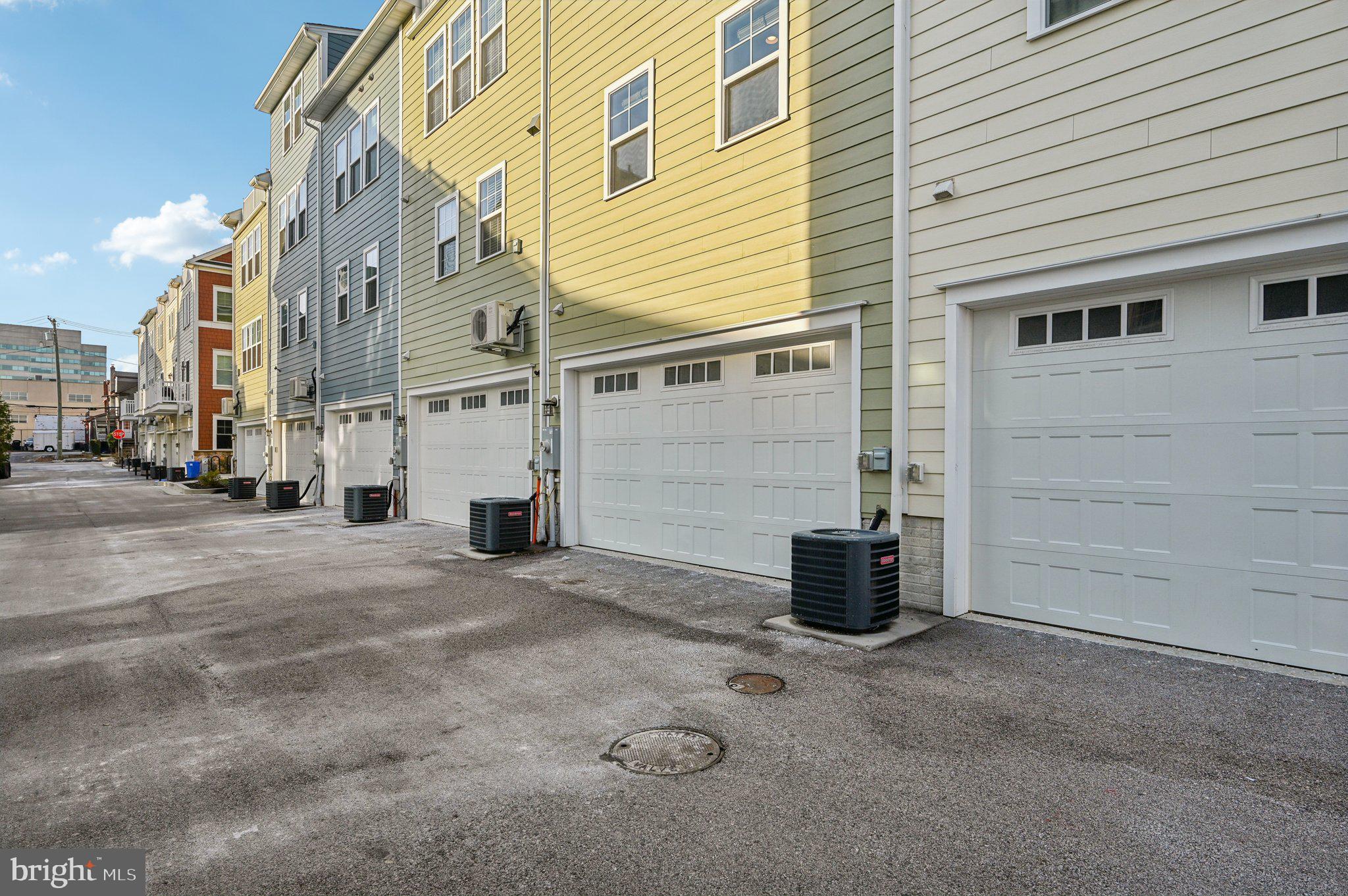 220 E PENNSYLVANIA AVENUE