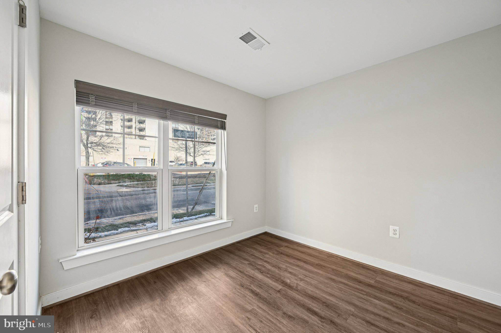 220 E PENNSYLVANIA AVENUE