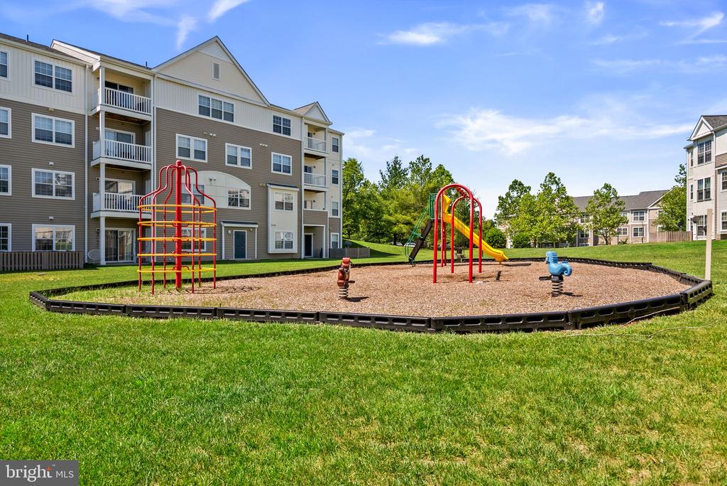 7518 STONES THROW COURT