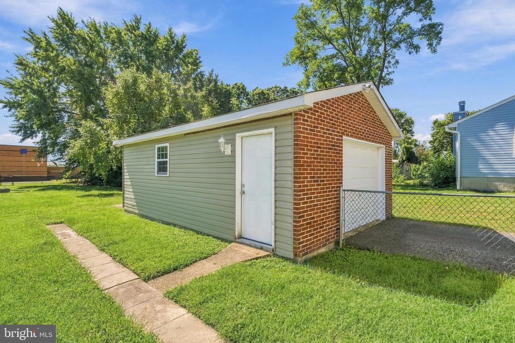 115 RIVERSIDE ROAD