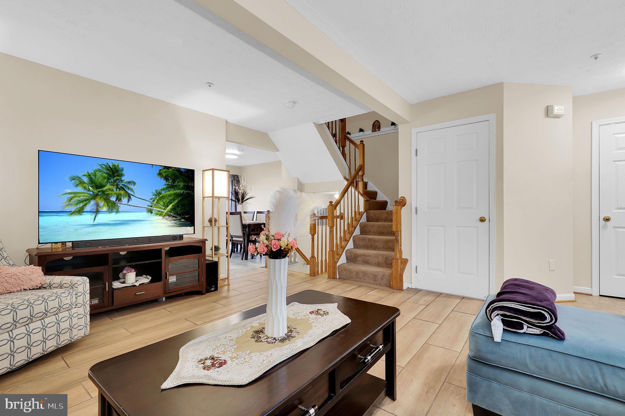 8713 Castlerock Ct