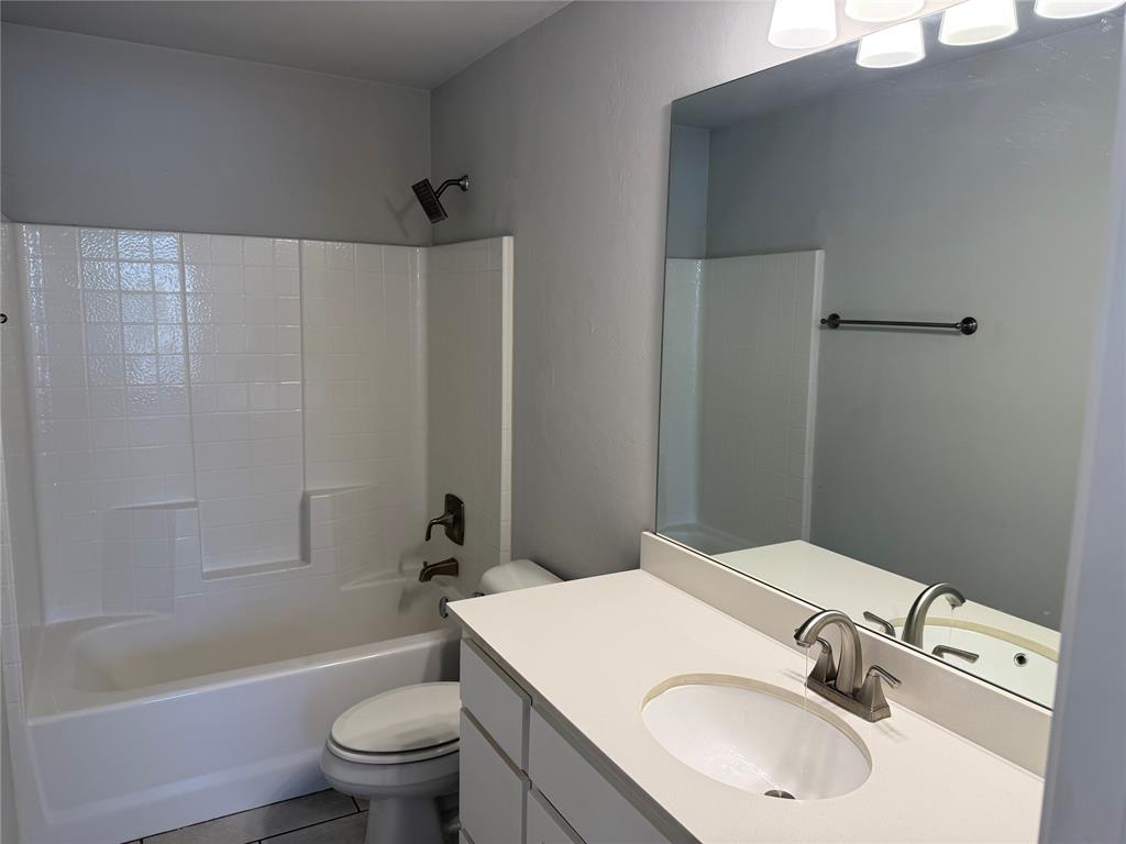 3724 Apple Villas Center