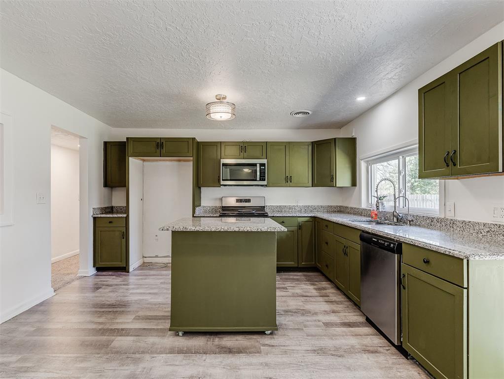 1520 N Hollywood Avenue