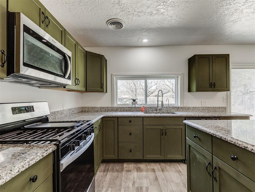 1520 N Hollywood Avenue